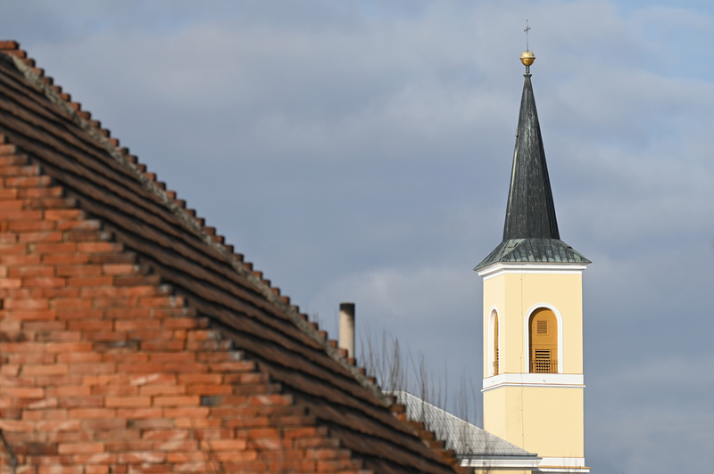 Věž kostela sv. Jana Křtitele v Újezdci