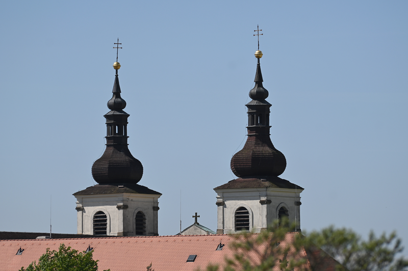 Věže klášterního kostela v Uh. Brodě