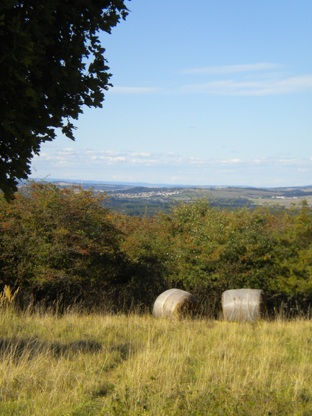 Balíky sena pod sluncem