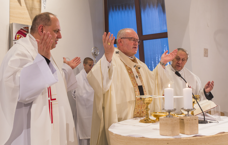 Svěcení kaple Svatých andělů arcibiskupem Josefem Nuzíkem v Kudlovicích V.