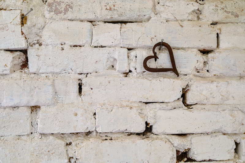 Pověste lásku na hřebík a zrezaví...