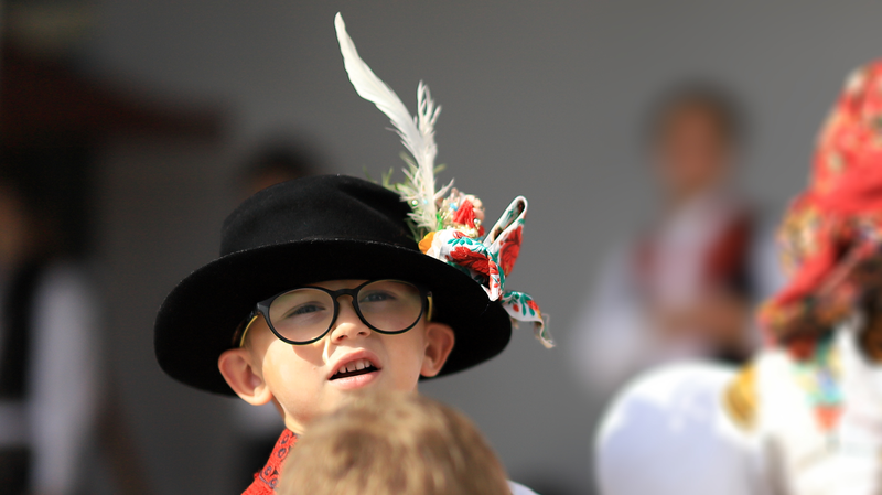 Ani nedýchaja, furt nahlížal.