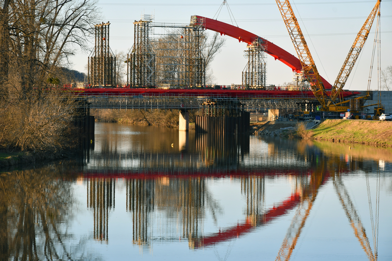 Montáž oblouku mostu D55 v Napajedlích I.