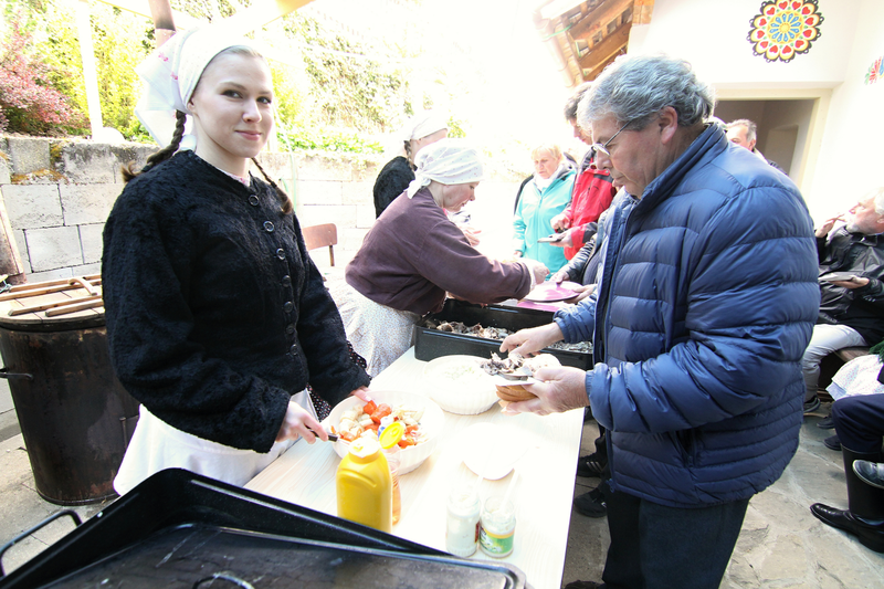 Posezení v Lidovém domku