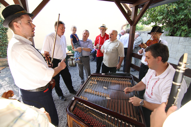 Posezení v Lidovém domku
