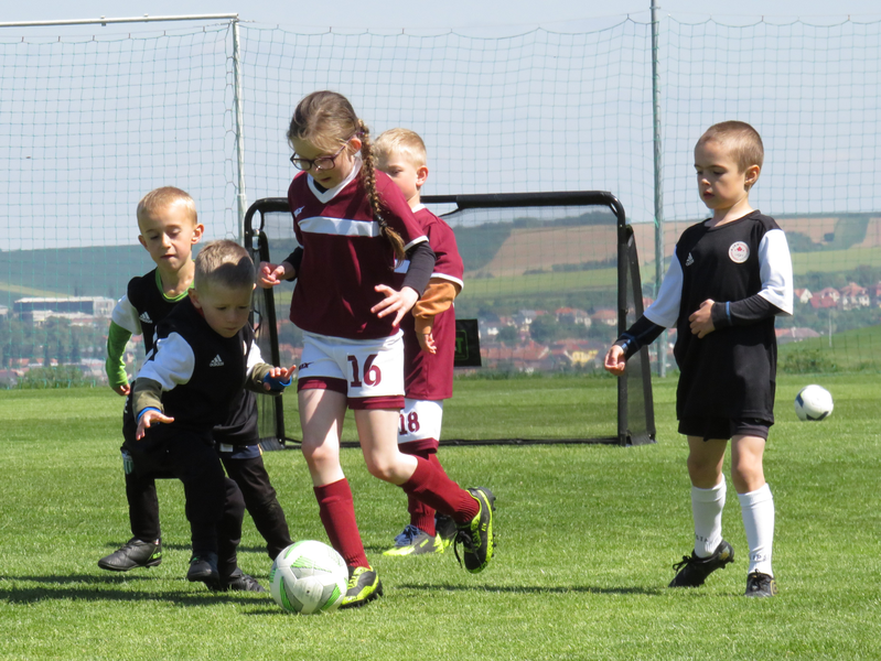 střípky z fotbalových Mistřic 4 - HOLKÁM TO JDE SAMOZŘEJMĚ TAKY