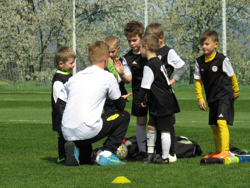 střípky z fotbalových Mistřic 3 - RUKU NA TO