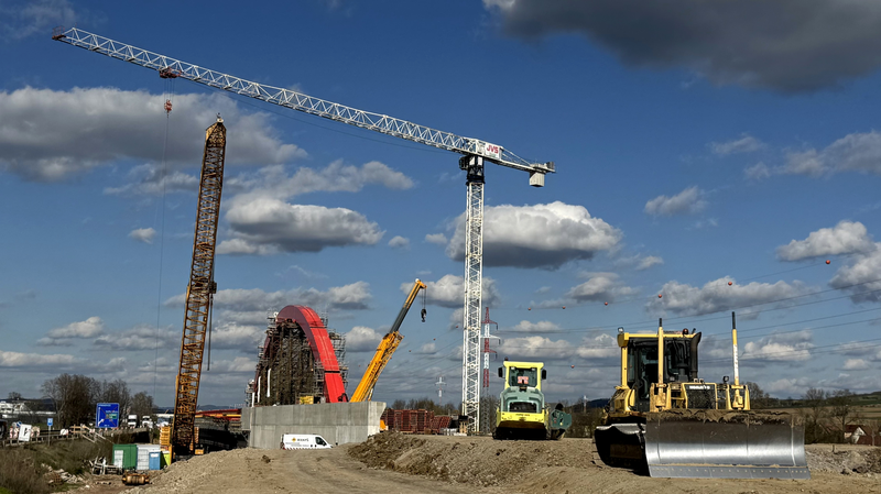 Název seriálu je: Jak se stavěl most přes řeku Morava_foto č. 7