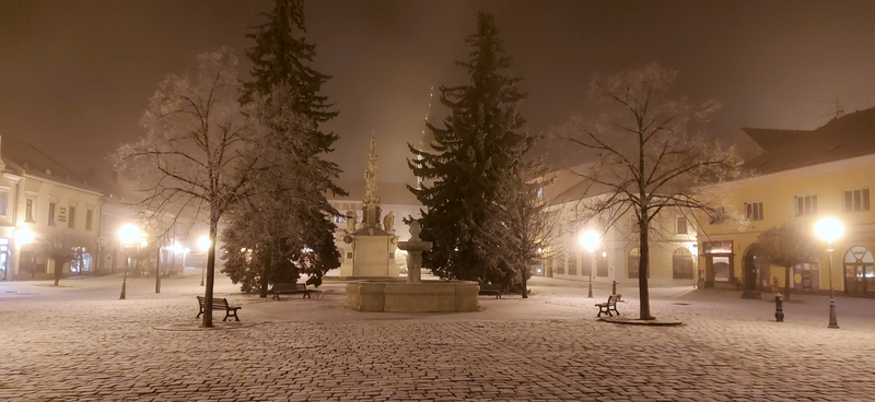 Proměny - první námraza na Mariánském náměstí