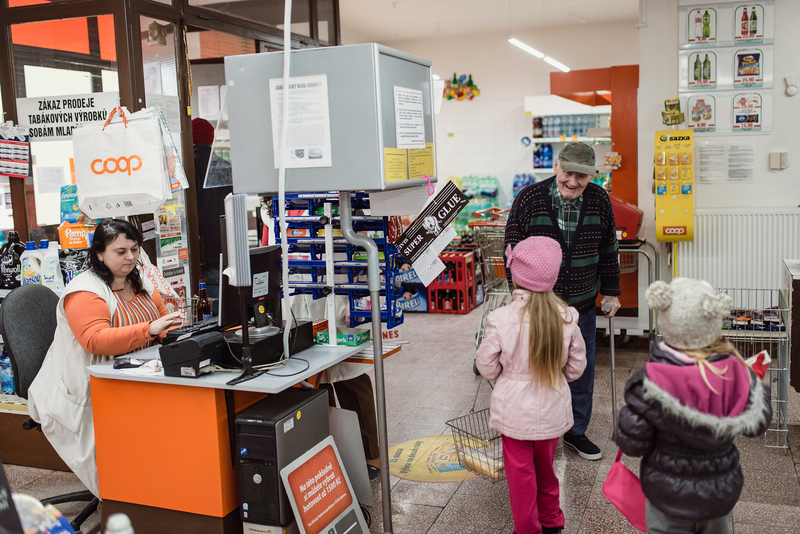 Poslední zákazníci v Jednotě Drslavice