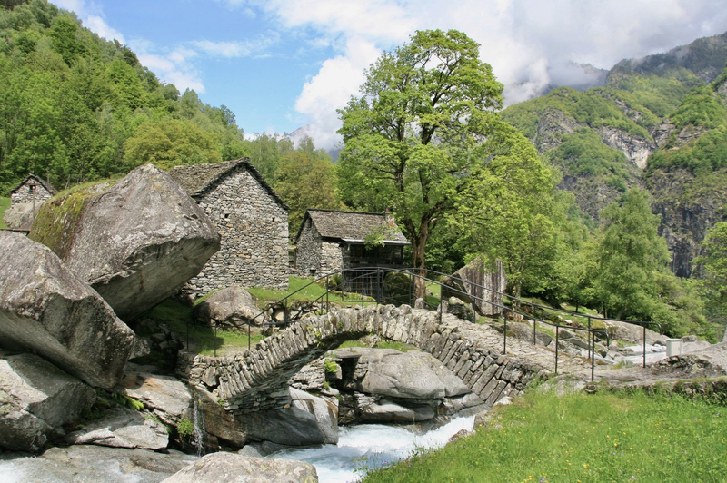 Udolí Calnegia v kantonu Ticino