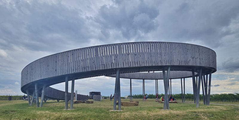 Stezka nad vinohrady