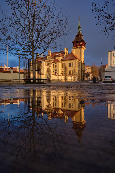 Napajedelská radnice v zrcadlení 