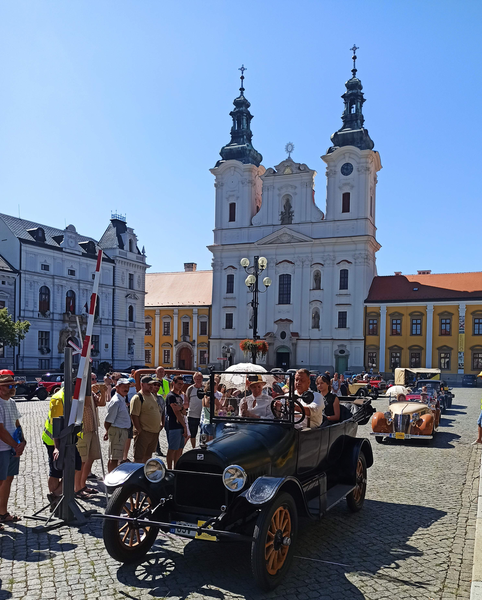 Sraz veteránů