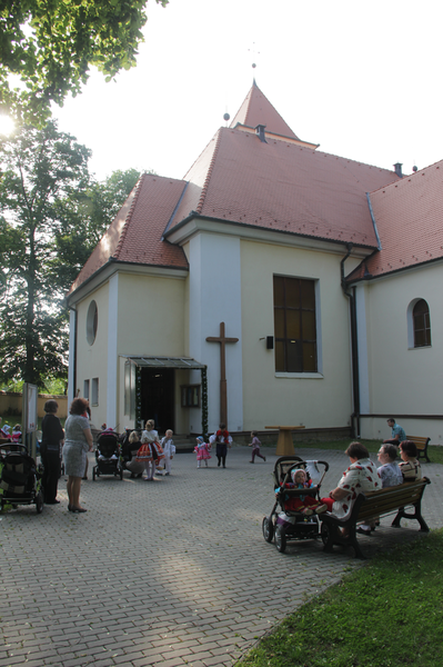 Boží tělo ve Vlčnově - u kostela