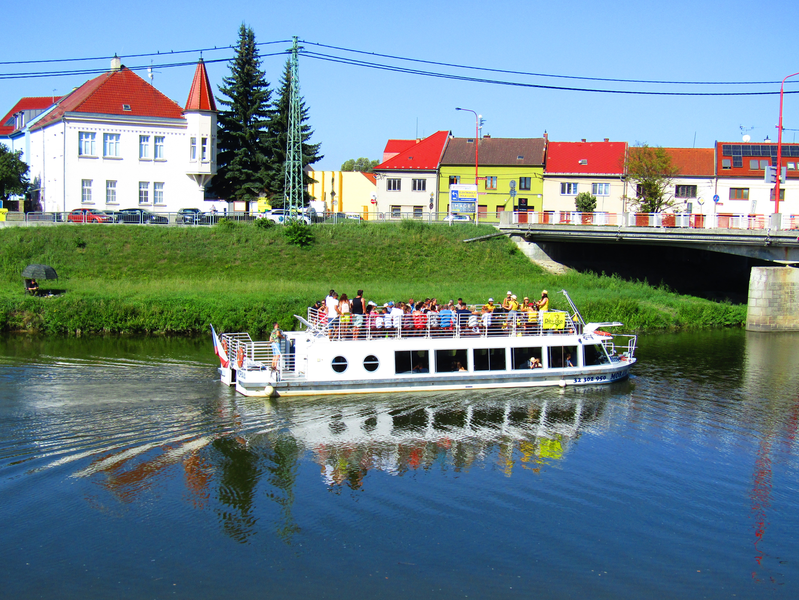 Loď Morava na řece Moravě