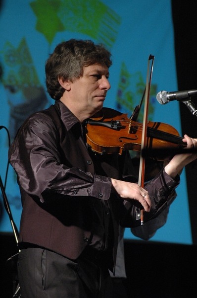 Na vernisáži Ohlédnutí 2025 zahraje Jiří Pavlica! 