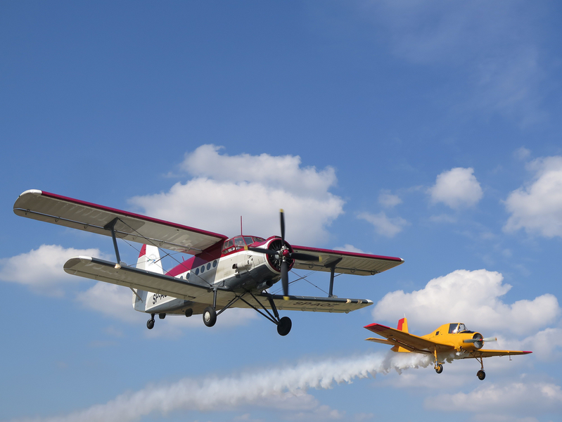 Zemědělská letadla Antonov An-2 a Z-37 Čmelák na leteckém dnu v Boršicích