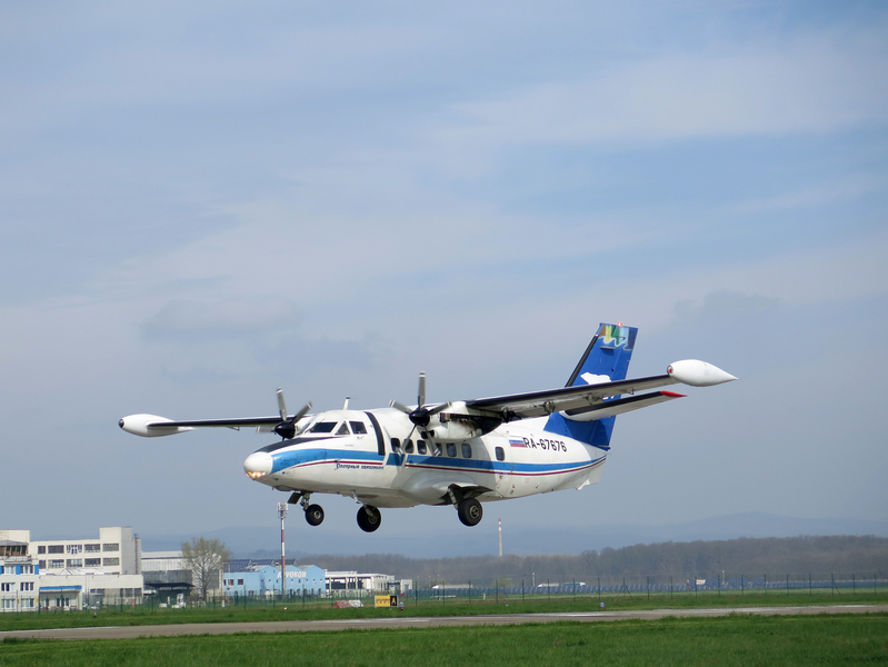 Přílet letadla L-410 z Ruska do opravy v Kunovicích