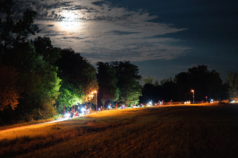 Noční spanilá jízda – peloton