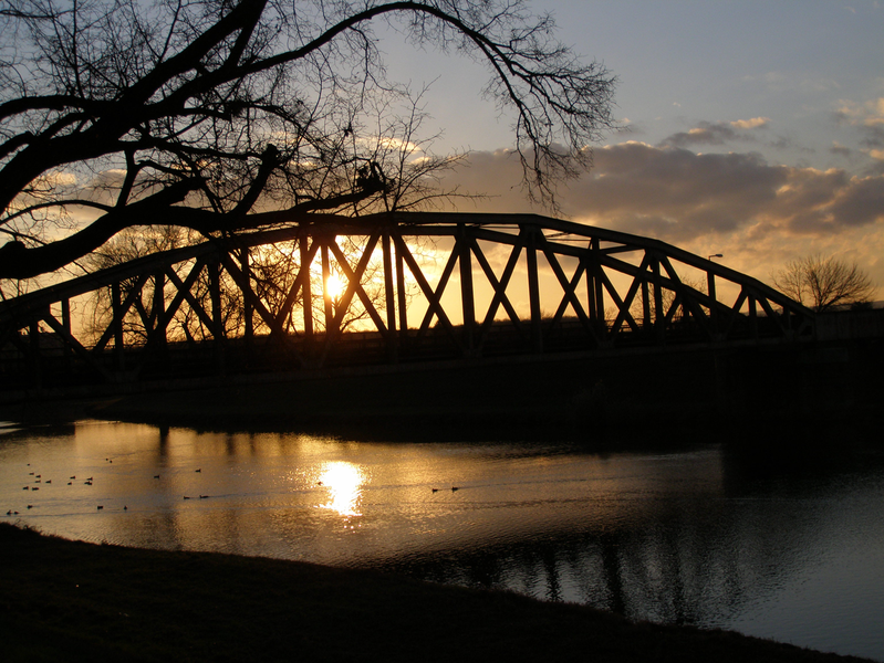 Most před západem slunce